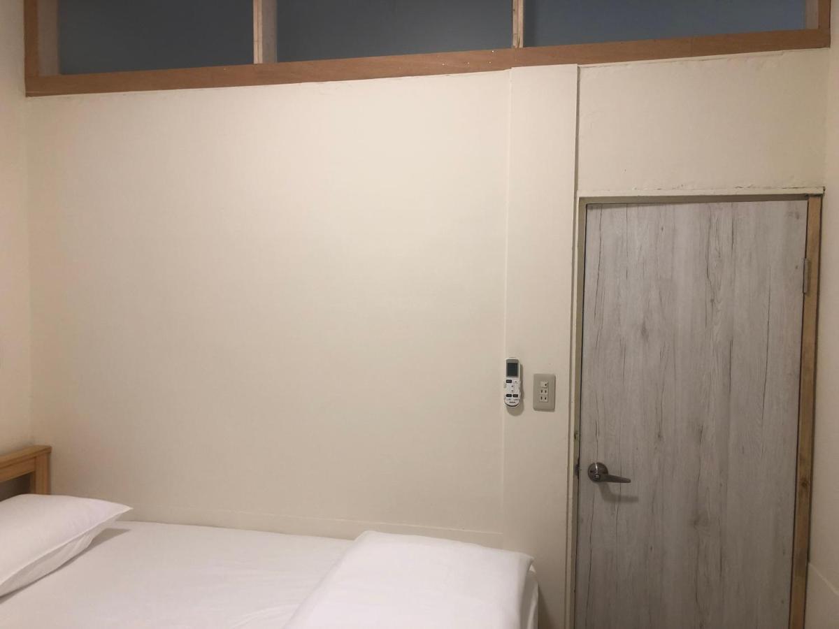 Simple Walk Guest House 小公寓 Tainan Exterior foto