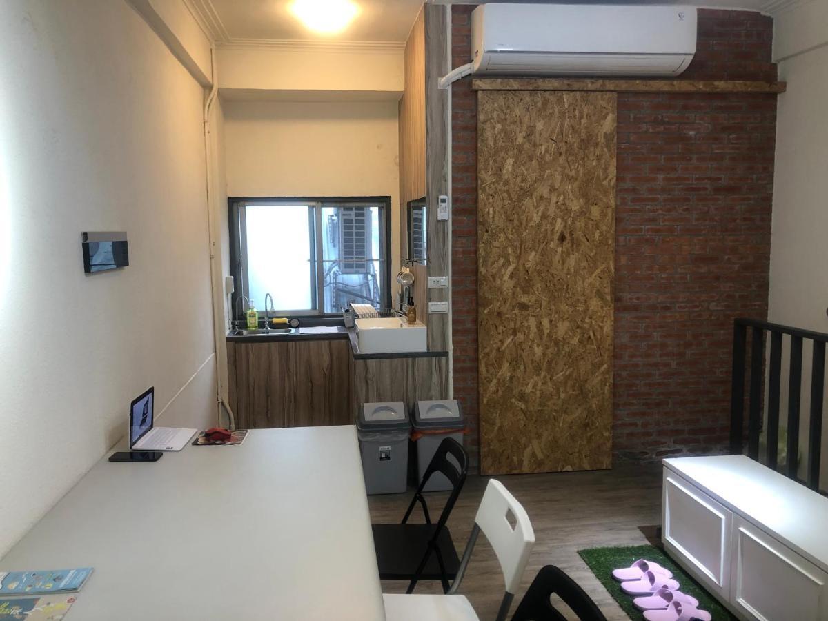 Simple Walk Guest House 小公寓 Tainan Exterior foto