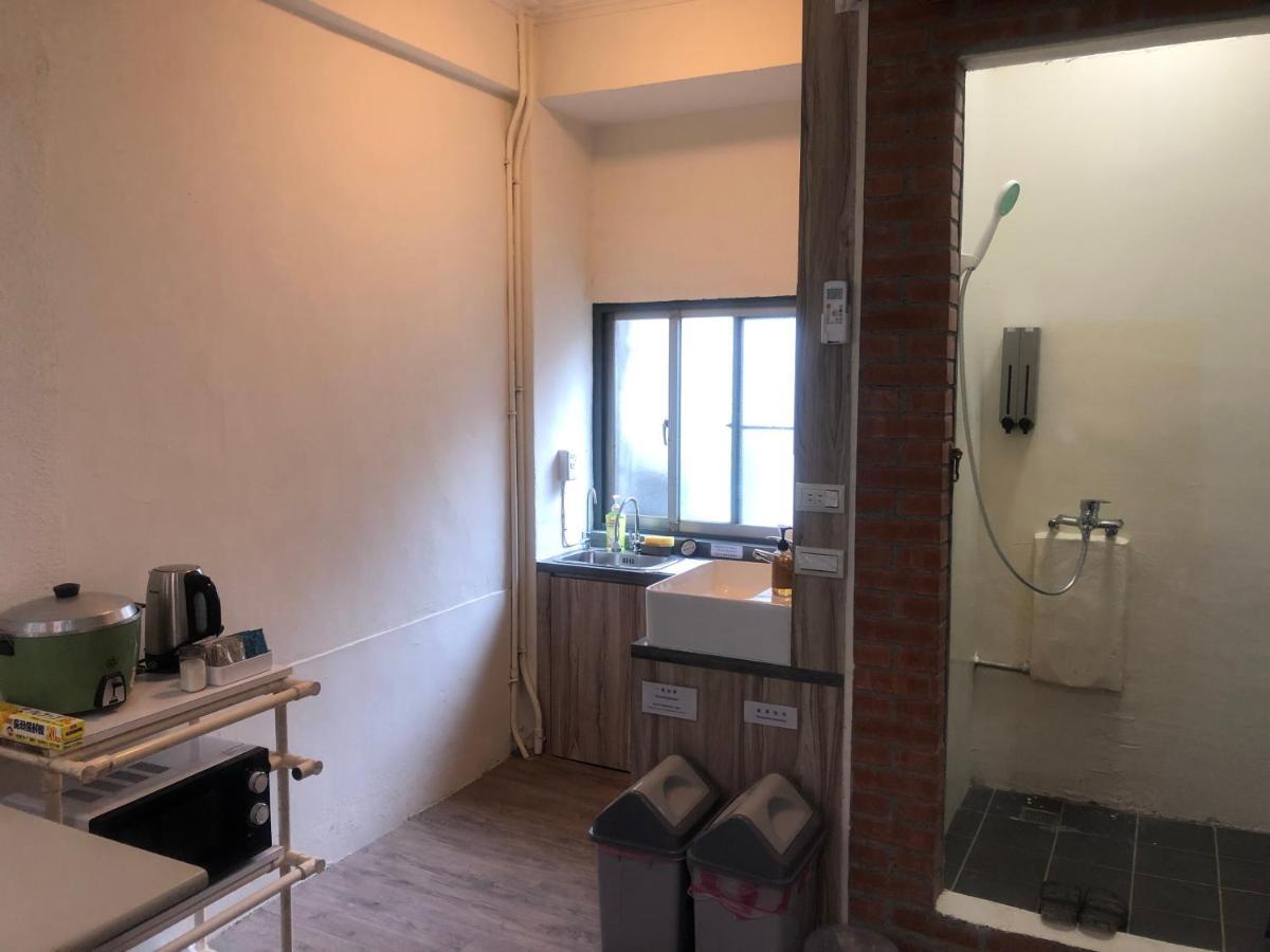 Simple Walk Guest House 小公寓 Tainan Exterior foto